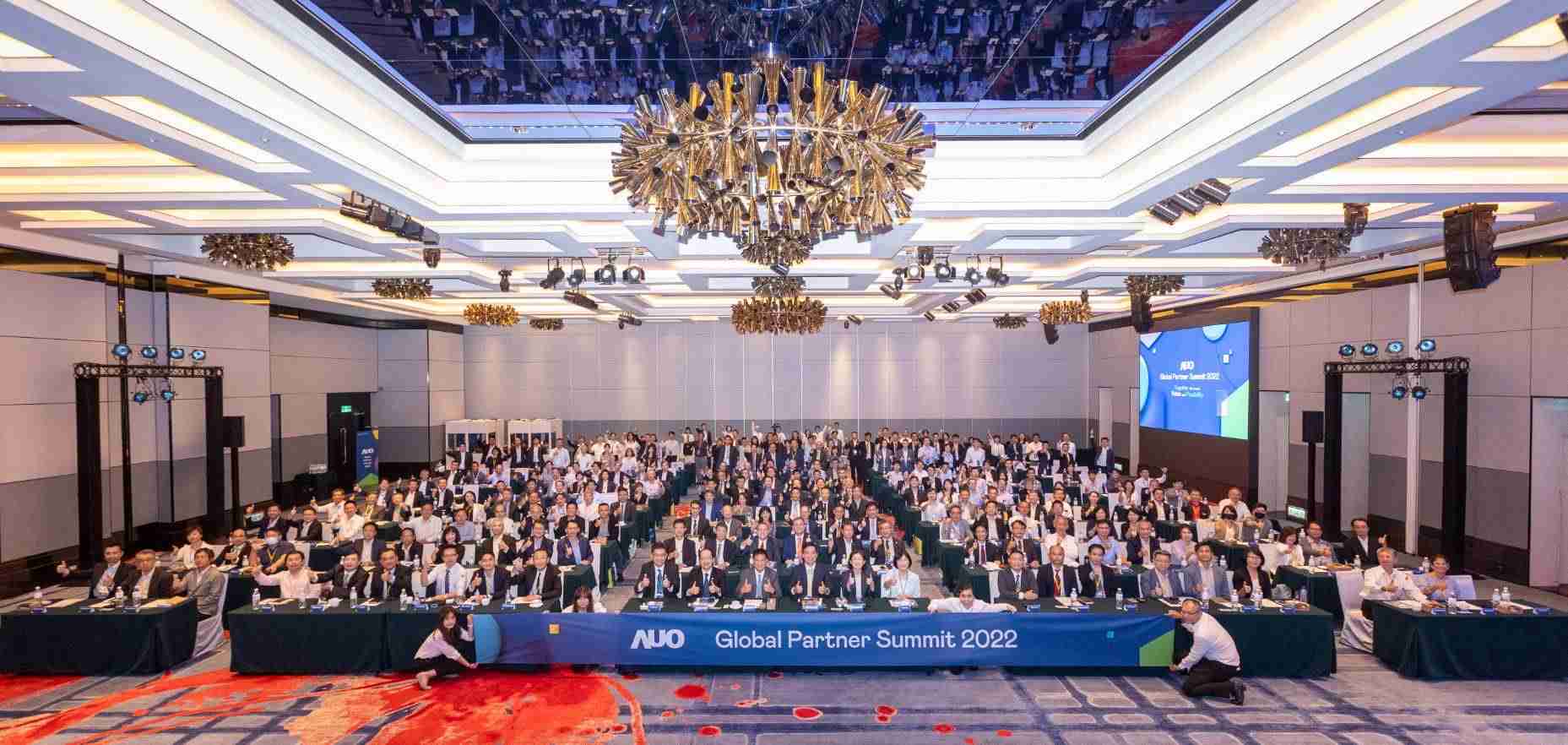 友達推動「安心、、、創新、、用心、、、、同心、、、、盡心」五星職旅，，，為菲籍員工打造全方位照護，，，，首度贏得「人權實踐與發展領袖獎」殊榮