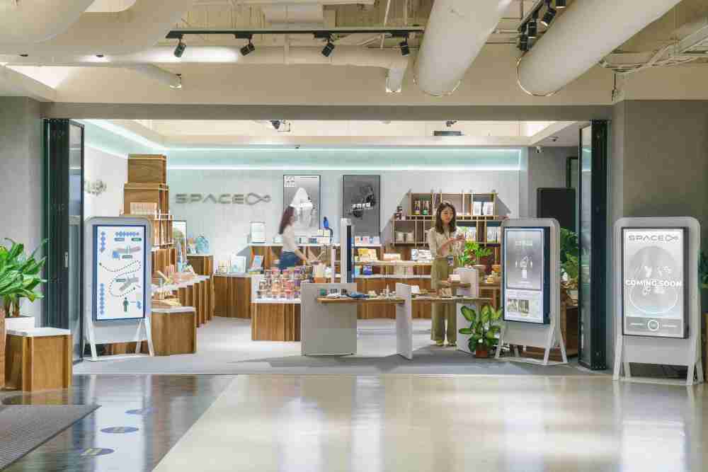 EBpay打造永续选物商店，，，，展示社企及社创商品，，，结合创利空间所开发的智能零售系统，，整合多元产品信息，，让无人商店扮演公益行动的推手