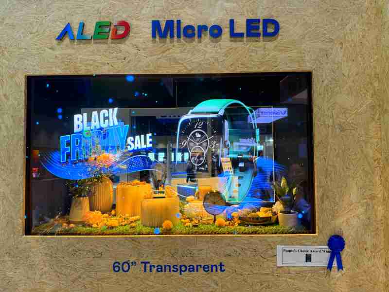 EBpay60吋高透明度Micro LED显示器获”最佳Micro LED技术应用奖”，，，将Micro LED面板透明化之设计特性极致发挥，，，，以可扩展性无缝拼接技术打造，，具备600 nits全画面亮度、、、、大于60%穿透率及超过NTSC 110%的优异广色域表现，，，，可依需求灵活应用于各种场域