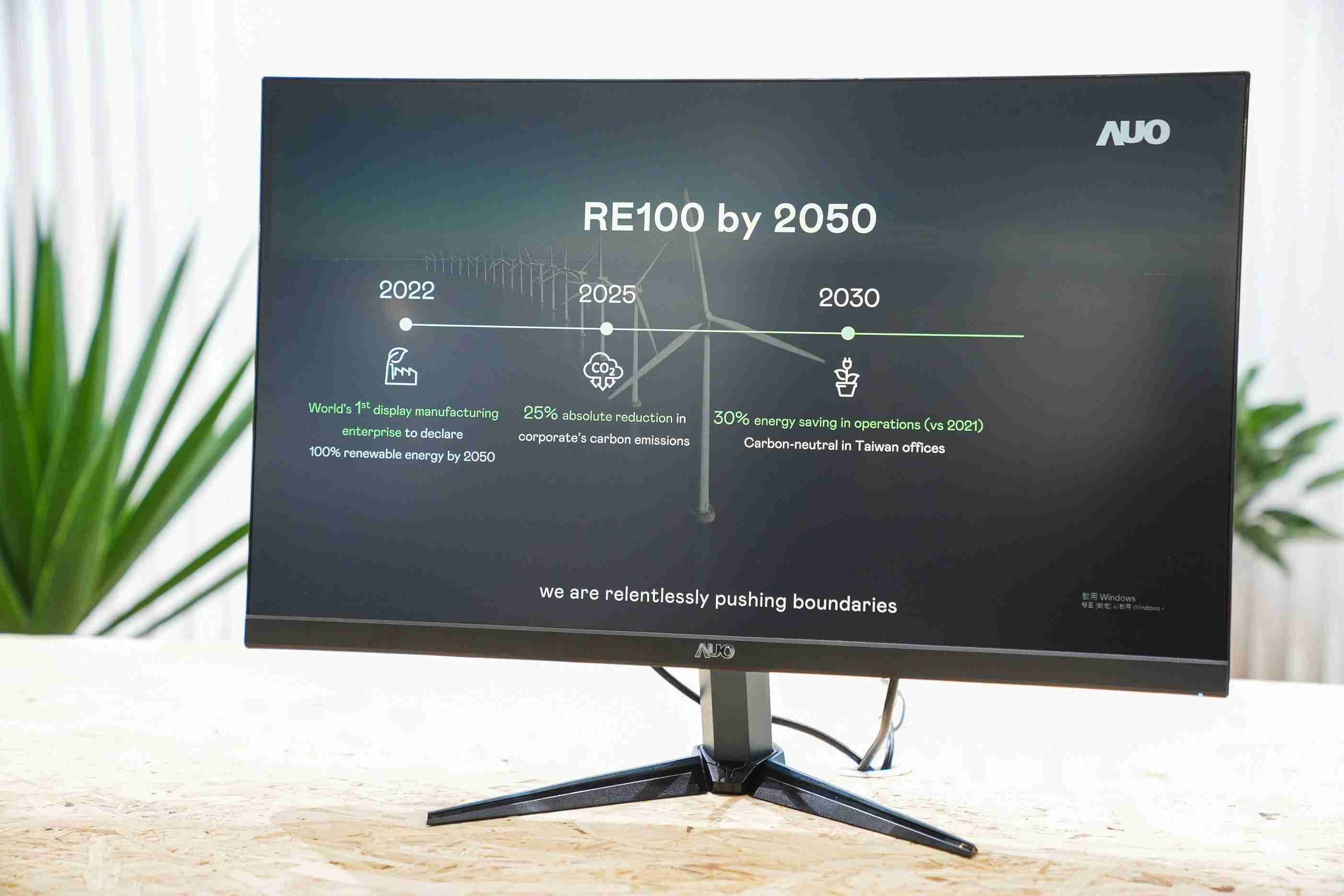 EBpay关注产品生命周期各阶段的永续性，，，，携手客户、、供货商实践永续原物料，，积极将再生原物料导入绿色产品，，，在DJSI永续原物料项目获得同产业最高分